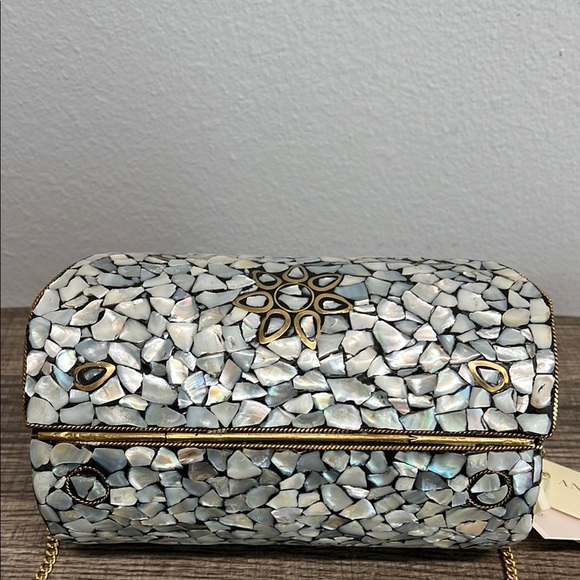 Antik Kraft | Silver Mosaic Mother Of Pearl w/ Crossbody Chain✨🐚 - Picture 12 of 14
